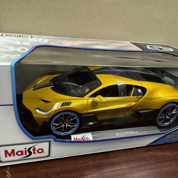 Maisto 1:18 Bugatti Divo Gold Yellow Diecast Special Edition Model - Picture 4 of 6